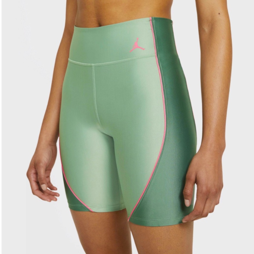 ‼️ PRICE DROP‼️🥇offer being accepted Jordan Essentials Women’s Bike Short